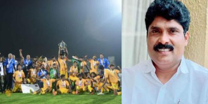 റാഷിദിന് ഇത് സന്തോഷ ട്രോഫി തന്നെ ; വീട് നിര്മ്മിച്ചുനല്കുമെന്ന് ടി.സിദ്ധിഖ് എംഎല്എ റാഷിദിന് ഇത് സന്തോഷ ട്രോഫി തന്നെ ; വീട് നിര്മ്മിച്ചുനല്കുമെന്ന് ടി.സിദ്ധിഖ് എംഎല്എ