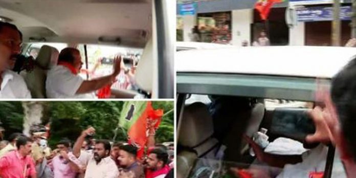 പി.സി ജോർജിന്റെ വാഹനം തടഞ്ഞ് ബിജെപിയുടെ ഐക്യദാർഢ്യം ; പ്രതിഷേധിച്ച് ഡിവൈഎഫ്ഐ പി.സി ജോർജിന്റെ വാഹനം തടഞ്ഞ് ബിജെപിയുടെ ഐക്യദാർഢ്യം ; പ്രതിഷേധിച്ച് ഡിവൈഎഫ്ഐ