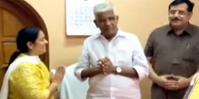സുകുമാരൻ നായർ തനിക്ക് പിതൃതുല്യൻ ; ഉമ തോമസ് എൻ എസ് എസ് ആസ്ഥാനത്ത് സുകുമാരൻ നായർ തനിക്ക് പിതൃതുല്യൻ ; ഉമ തോമസ് എൻ എസ് എസ് ആസ്ഥാനത്ത്