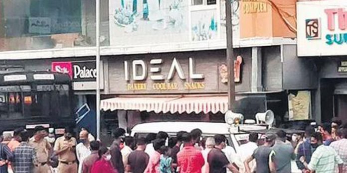 കാസർഗോഡ് ഭക്ഷ്യവിഷബാധയേറ്റ് വിദ്യാർത്ഥിനി മരിച്ച സംഭവത്തിൽ എഡിഎം ജില്ലാ കളക്ടർക്ക് റിപ്പോർട്ട് സമർപ്പിച്ചു കാസർഗോഡ് ഭക്ഷ്യവിഷബാധയേറ്റ് വിദ്യാർത്ഥിനി മരിച്ച സംഭവത്തിൽ എഡിഎം ജില്ലാ കളക്ടർക്ക് റിപ്പോർട്ട് സമർപ്പിച്ചു