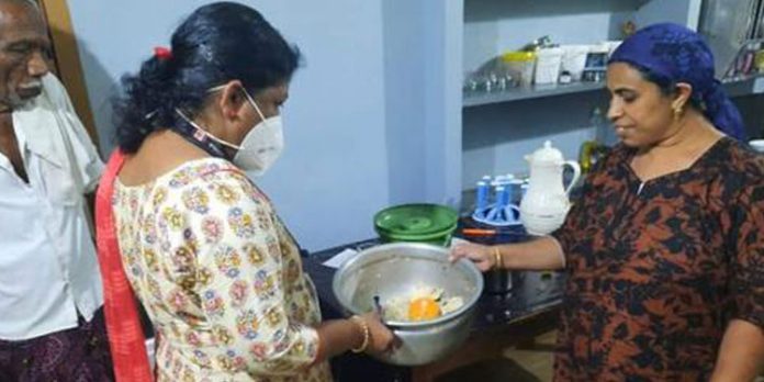 കുഴിമന്തിയില് നിന്നും ഭക്ഷ്യവിഷബാധ ; ഒരു കുടുംബത്തിലെ 12 പേര് ചികിത്സ തേടി കുഴിമന്തിയില് നിന്നും ഭക്ഷ്യവിഷബാധ ; ഒരു കുടുംബത്തിലെ 12 പേര് ചികിത്സ തേടി