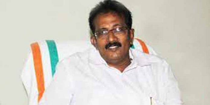 എറണാകുളം ഡിസിസി സെക്രട്ടറി എം.ബി മുരളീധരൻ സിപിഎമ്മിൽ ചേർന്നു എറണാകുളം ഡിസിസി സെക്രട്ടറി എം.ബി മുരളീധരൻ സിപിഎമ്മിൽ ചേർന്നു