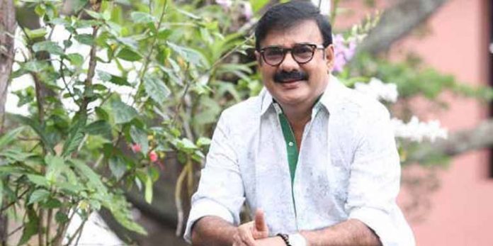 മാലാ പാർവതിയ്ക്ക് എന്തും ആകാലോ ; വിജയ് ബാബുവിനെ ചവിട്ടി പുറത്താക്കാനാകില്ലെന്ന് മണിയൻപിള്ള രാജു മാലാ പാർവതിയ്ക്ക് എന്തും ആകാലോ ; വിജയ് ബാബുവിനെ ചവിട്ടി പുറത്താക്കാനാകില്ലെന്ന് മണിയൻപിള്ള രാജു