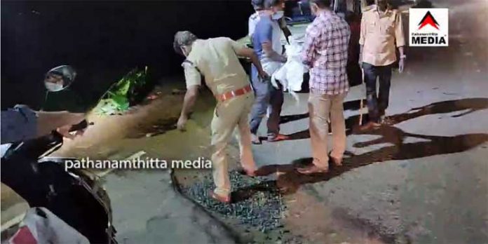 പാട്ടും ഡാന്സുമായി പത്തനംതിട്ട ജില്ലാ കളക്ടര് ; വാരിക്കുഴിയില് വീണ് നടുവൊടിഞ്ഞ് ജനം പാട്ടും ഡാന്സുമായി പത്തനംതിട്ട ജില്ലാ കളക്ടര് ; വാരിക്കുഴിയില് വീണ് നടുവൊടിഞ്ഞ് ജനം