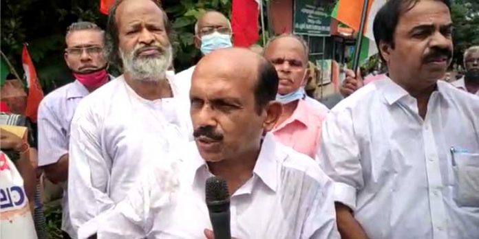 ചെങ്ങരൂർ സർവീസ് സഹകരണ ബാങ്കിലെ നിക്ഷേപകരുടെ പണം മടക്കി നല്കണം ; പുതുശ്ശേരി ചെങ്ങരൂർ സർവീസ് സഹകരണ ബാങ്കിലെ നിക്ഷേപകരുടെ പണം മടക്കി നല്കണം ; പുതുശ്ശേരി