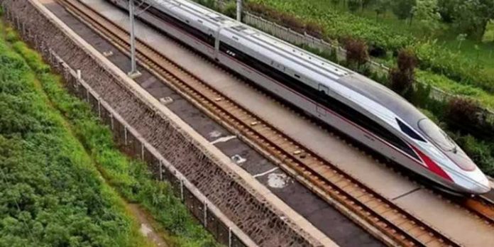 അലോക് കുമാർ സിൽവർ ലൈനിനെതിരെ നുണപ്രചരണം നടത്തുന്നു അലോക് കുമാർ സിൽവർ ലൈനിനെതിരെ നുണപ്രചരണം നടത്തുന്നു