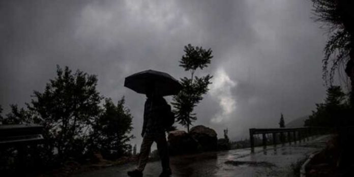 സംസ്ഥാനത്ത് എട്ട് ജില്ലകളില് റെഡ് അലേര്ട്ട് സംസ്ഥാനത്ത് എട്ട് ജില്ലകളില് റെഡ് അലേര്ട്ട്