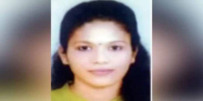 മംഗളൂരുവിൽ മലയാളി വിദ്യാര്ഥിനിയെ തൂങ്ങിമരിച്ച നിലയില് കണ്ടെത്തി മംഗളൂരുവിൽ മലയാളി വിദ്യാര്ഥിനിയെ തൂങ്ങിമരിച്ച നിലയില് കണ്ടെത്തി