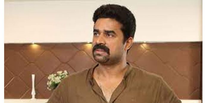 വിജയ് ബാബുവിനെ ഒമ്പതര മണിക്കൂർ ചോദ്യം ചെയ്ത് വിട്ടയച്ചു ; നാളെയും ചോദ്യം ചെയ്യും വിജയ് ബാബുവിനെ ഒമ്പതര മണിക്കൂർ ചോദ്യം ചെയ്ത് വിട്ടയച്ചു ; നാളെയും ചോദ്യം ചെയ്യും