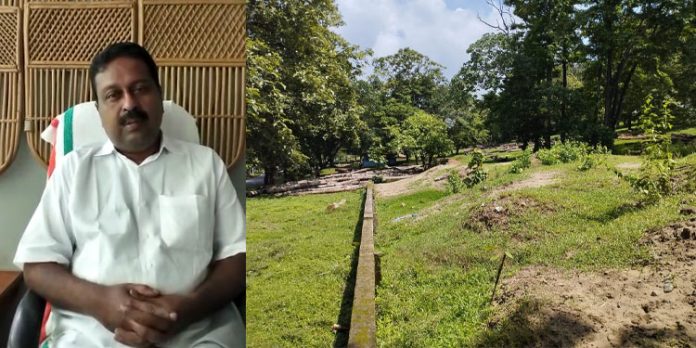 മണല് വാങ്ങാന് മൂന്ന് വര്ഷം കഴിഞ്ഞിട്ടും ആരും എത്തിയില്ല ; തടി ഡിപ്പോയിൽ മണൽ കൂട്ടിയിട്ട ഭാഗം കാടു കയറി മണല് വാങ്ങാന് മൂന്ന് വര്ഷം കഴിഞ്ഞിട്ടും ആരും എത്തിയില്ല ; തടി ഡിപ്പോയിൽ മണൽ കൂട്ടിയിട്ട ഭാഗം കാടു കയറി