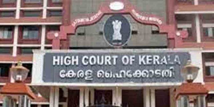 അതിജീവിതക്കൊപ്പമെന്ന് ആവര്ത്തിച്ച് സംസ്ഥാന സര്ക്കാര് ഹൈകോടതിയില് അതിജീവിതക്കൊപ്പമെന്ന് ആവര്ത്തിച്ച് സംസ്ഥാന സര്ക്കാര് ഹൈകോടതിയില്