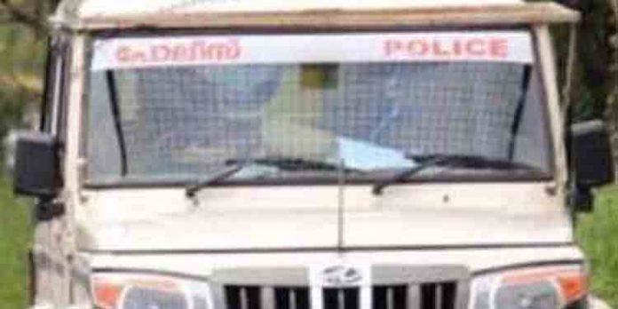 വീട്ടിൽ അതിക്രമിച്ചു കയറി പെൺകുട്ടിയെ പീഡിപ്പിക്കാൻ ശ്രമം, രക്ഷിക്കാൻ ശ്രമിച്ച പിതാവിനെ വെട്ടി ; പ്രതി പിടിയിൽ വീട്ടിൽ അതിക്രമിച്ചു കയറി പെൺകുട്ടിയെ പീഡിപ്പിക്കാൻ ശ്രമം, രക്ഷിക്കാൻ ശ്രമിച്ച പിതാവിനെ വെട്ടി ; പ്രതി പിടിയിൽ