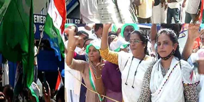 ഉമാതോമസ് 20481ലേയ്ക്ക് ലീഡ് നില ഉയര്ത്തി ; കോണ്ഗ്രസ് പ്രവര്ത്തകര് ആഹ്ളാദ പ്രകടനം തുടങ്ങി ഉമാതോമസ് 20481ലേയ്ക്ക് ലീഡ് നില ഉയര്ത്തി ; കോണ്ഗ്രസ് പ്രവര്ത്തകര് ആഹ്ളാദ പ്രകടനം തുടങ്ങി