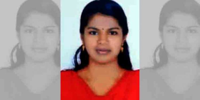 യുവതിയുടെയും കുഞ്ഞിന്റെയും മരണം : പോലീസ് ഒളിച്ചു കളിക്കുന്നു ; ആക്ഷന് കൗണ്സില് യുവതിയുടെയും കുഞ്ഞിന്റെയും മരണം : പോലീസ് ഒളിച്ചു കളിക്കുന്നു ; ആക്ഷന് കൗണ്സില്