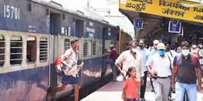 റെയില്വെ യാത്രക്കാര്ക്ക് ഓണ്ലൈന് വഴി കൂടുതല് ടിക്കറ്റുകള് ബുക്ക് ചെയ്യാം റെയില്വെ യാത്രക്കാര്ക്ക് ഓണ്ലൈന് വഴി കൂടുതല് ടിക്കറ്റുകള് ബുക്ക് ചെയ്യാം