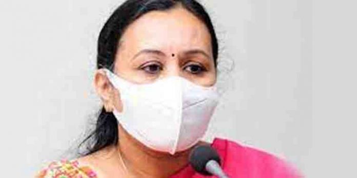 താന് കൊവിഡ് ബാധിതയല്ലെന്നും വാര്ത്ത തെറ്റാണെന്നും ആരോഗ്യമന്ത്രി വീണാ ജോര്ജ് താന് കൊവിഡ് ബാധിതയല്ലെന്നും വാര്ത്ത തെറ്റാണെന്നും ആരോഗ്യമന്ത്രി വീണാ ജോര്ജ്