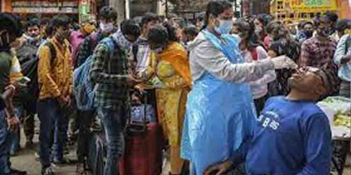 കോവിഡ് കേസുകള് ഇനിയും ഉയരാന് സാധ്യത ; എറണാകുളം, തിരുവനന്തപുരം, കോട്ടയം ജില്ലകളില് ആരോഗ്യവകുപ്പിന്റെ പ്രത്യേക നിരീക്ഷണം കോവിഡ് കേസുകള് ഇനിയും ഉയരാന് സാധ്യത ; എറണാകുളം, തിരുവനന്തപുരം, കോട്ടയം ജില്ലകളില് ആരോഗ്യവകുപ്പിന്റെ പ്രത്യേക നിരീക്ഷണം