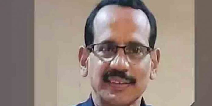 പോക്സോ കേസില് അറസ്റ്റിലായ അധ്യാപകന് കെവി ശശികുമാറിന് ജാമ്യം പോക്സോ കേസില് അറസ്റ്റിലായ അധ്യാപകന് കെവി ശശികുമാറിന് ജാമ്യം
