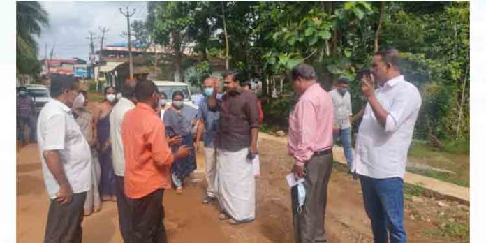 ഇളമണ്ണൂർ കലഞ്ഞൂർ പാടം റോഡിന്റെ നിർമ്മാണ പ്രവർത്തിയുടെ പുരോഗതി എംഎൽഎ പരിശോധിച്ചു ഇളമണ്ണൂർ കലഞ്ഞൂർ പാടം റോഡിന്റെ നിർമ്മാണ പ്രവർത്തിയുടെ പുരോഗതി എംഎൽഎ പരിശോധിച്ചു