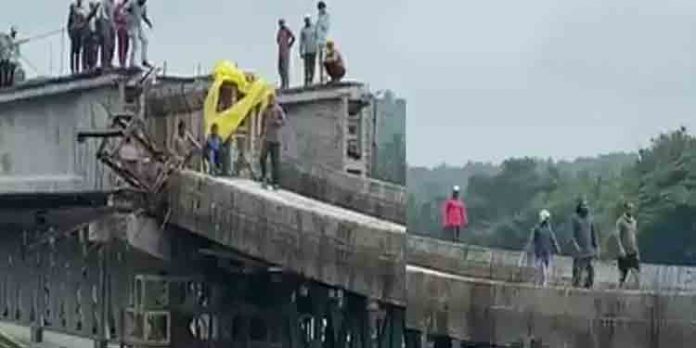 പാലത്തിന്റെ ബീമുകള് തകര്ന്ന സംഭവം ; കരാര് കമ്പനിക്കും ഉദ്യോഗസ്ഥര്ക്കും വീഴ്ച പറ്റിഅന്വേഷണ റിപ്പോര്ട്ട് പാലത്തിന്റെ ബീമുകള് തകര്ന്ന സംഭവം ; കരാര് കമ്പനിക്കും ഉദ്യോഗസ്ഥര്ക്കും വീഴ്ച പറ്റിഅന്വേഷണ റിപ്പോര്ട്ട്