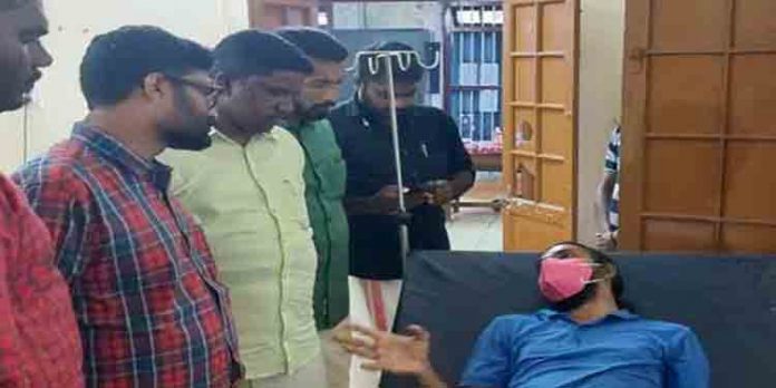 ഡി.വൈ.എഫ്.ഐ നേതാവിന്റെ കര്ണപടം അടിച്ചുപൊട്ടിച്ച എസ്.ഐയെ സ്ഥലം മാറ്റി ഡി.വൈ.എഫ്.ഐ നേതാവിന്റെ കര്ണപടം അടിച്ചുപൊട്ടിച്ച എസ്.ഐയെ സ്ഥലം മാറ്റി