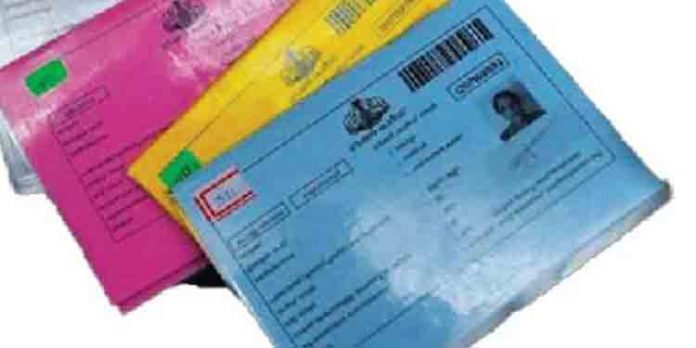 അനര്ഹമായി കൈവശം വച്ചിരുന്ന മുന്ഗണനാവിഭാഗത്തില് ഉള്പ്പെട്ട റേഷന്കാര്ഡുകള് സ്പെഷ്യല് സ്ക്വാഡ് പിടിച്ചെടുത്തു അനര്ഹമായി കൈവശം വച്ചിരുന്ന മുന്ഗണനാവിഭാഗത്തില് ഉള്പ്പെട്ട റേഷന്കാര്ഡുകള് സ്പെഷ്യല് സ്ക്വാഡ് പിടിച്ചെടുത്തു