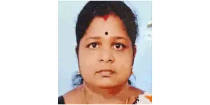 ബൈക്കിൽനിന്ന് തെറിച്ച് വീണ് ദേഹത്ത് ബസ്സ് കയറി വീട്ടമ്മയ്ക്ക് ദാരുണാന്ത്യം ബൈക്കിൽനിന്ന് തെറിച്ച് വീണ് ദേഹത്ത് ബസ്സ് കയറി വീട്ടമ്മയ്ക്ക് ദാരുണാന്ത്യം