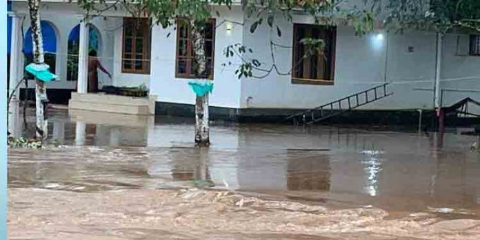 കേരളത്തില് പ്രളയ സാധ്യതയുള്ള പ്രദേശങ്ങളുടെ പട്ടിക ദുരന്ത നിവാരണ അതോറിറ്റി പ്രസിദ്ധീകരിച്ചു കേരളത്തില് പ്രളയ സാധ്യതയുള്ള പ്രദേശങ്ങളുടെ പട്ടിക ദുരന്ത നിവാരണ അതോറിറ്റി പ്രസിദ്ധീകരിച്ചു