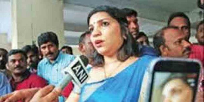 മുഖ്യമന്ത്രിക്കെതിരെ സ്വപ്നക്ക് വേണ്ടി വെളിപ്പെടുത്തല് നടത്താന് പി.സി ജോര്ജ് സമ്മര്ദ്ദം ചെലുത്തി : സരിത മുഖ്യമന്ത്രിക്കെതിരെ സ്വപ്നക്ക് വേണ്ടി വെളിപ്പെടുത്തല് നടത്താന് പി.സി ജോര്ജ് സമ്മര്ദ്ദം ചെലുത്തി : സരിത