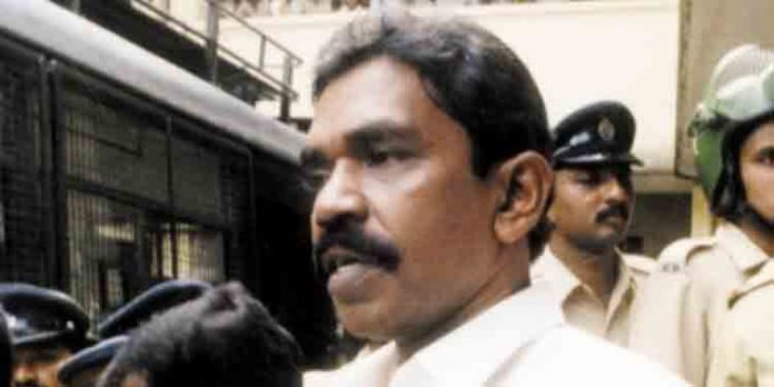 കല്ലുവാതുക്കല് മദ്യദുരന്ത കേസ് പ്രതി മണിച്ചന് മോചനം ; 33 തടവുകാരെ വിട്ടയയ്ക്കാനുള്ള ഫയലില് ഗവര്ണര് ഒപ്പിട്ടു കല്ലുവാതുക്കല് മദ്യദുരന്ത കേസ് പ്രതി മണിച്ചന് മോചനം ; 33 തടവുകാരെ വിട്ടയയ്ക്കാനുള്ള ഫയലില് ഗവര്ണര് ഒപ്പിട്ടു