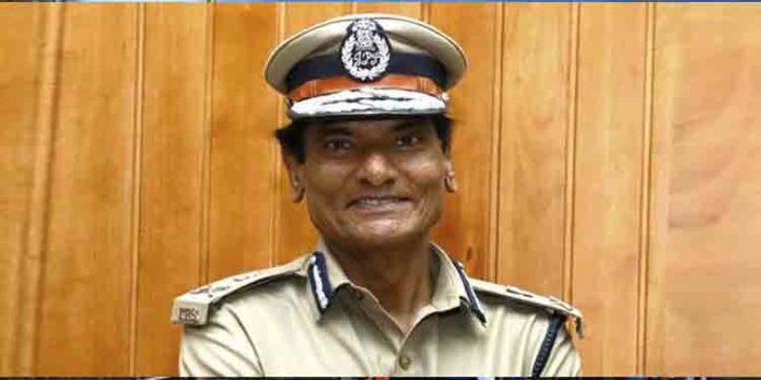 സംഘര്ഷങ്ങളുടെ പശ്ചാത്തലത്തില് സുരക്ഷാ നടപടികള് ശക്തമാക്കാന് സംസ്ഥാന പോലീസ് മേധാവി നിര്ദ്ദേശം നല്കി സംഘര്ഷങ്ങളുടെ പശ്ചാത്തലത്തില് സുരക്ഷാ നടപടികള് ശക്തമാക്കാന് സംസ്ഥാന പോലീസ് മേധാവി നിര്ദ്ദേശം നല്കി