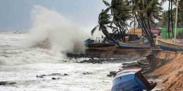വലിയഴീക്കല് – തൃക്കുന്നപ്പുഴ തീരദേശ റോഡ് കടല്ക്ഷോഭ ഭീഷണി വലിയഴീക്കല് – തൃക്കുന്നപ്പുഴ തീരദേശ റോഡ് കടല്ക്ഷോഭ ഭീഷണി