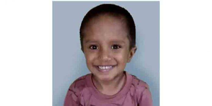 അമ്മയുടെ കൈവിട്ട് റോഡിന് മറുഭാഗത്തേക്ക് ഓടുന്നതിനിടെ സ്കൂട്ടറിടിച്ച് കുട്ടി മരിച്ചു അമ്മയുടെ കൈവിട്ട് റോഡിന് മറുഭാഗത്തേക്ക് ഓടുന്നതിനിടെ സ്കൂട്ടറിടിച്ച് കുട്ടി മരിച്ചു