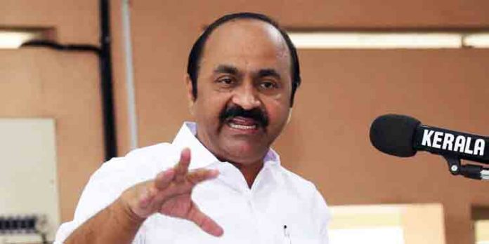 യോഗിയേക്കാള് വലിയ ഏകാധിപതി ചമയുകയാണ് പിണറായി വിജയനെന്ന് വി ഡി സതീശന് യോഗിയേക്കാള് വലിയ ഏകാധിപതി ചമയുകയാണ് പിണറായി വിജയനെന്ന് വി ഡി സതീശന്