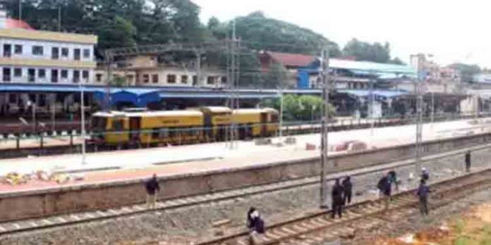 കോട്ടയം റെയില്വേ സ്റ്റേഷനിലെ ഒന്നാം നമ്പര് പ്ലാറ്റ്ഫോം പ്രവര്ത്തനസജ്ജം കോട്ടയം റെയില്വേ സ്റ്റേഷനിലെ ഒന്നാം നമ്പര് പ്ലാറ്റ്ഫോം പ്രവര്ത്തനസജ്ജം