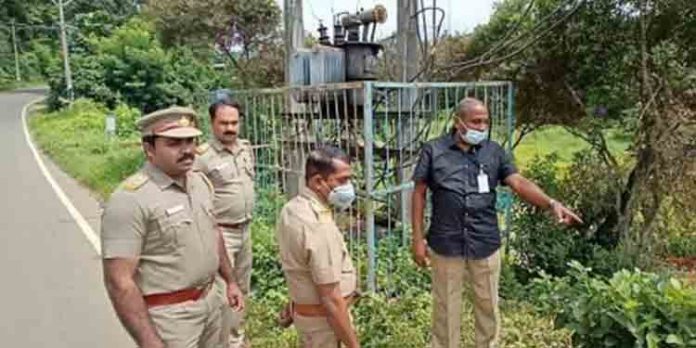 ബൈക്ക് ട്രാന്സ്ഫോര്മറിന്റെ വേലിക്കുള്ളില് : മൂന്നു പേരുടെ ലൈസന്സ് സസ്പെന്ഡ് ചെയ്തു ബൈക്ക് ട്രാന്സ്ഫോര്മറിന്റെ വേലിക്കുള്ളില് : മൂന്നു പേരുടെ ലൈസന്സ് സസ്പെന്ഡ് ചെയ്തു