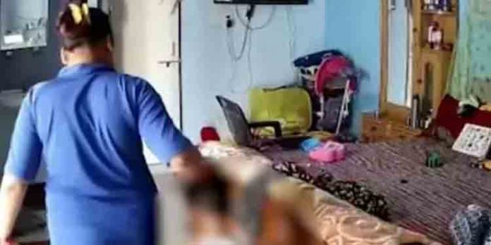 രണ്ടു വയസുകാരനെ ക്രൂരമായി മര്ദിച്ച വീട്ടുജോലിക്കാരി അറസ്റ്റില് രണ്ടു വയസുകാരനെ ക്രൂരമായി മര്ദിച്ച വീട്ടുജോലിക്കാരി അറസ്റ്റില്