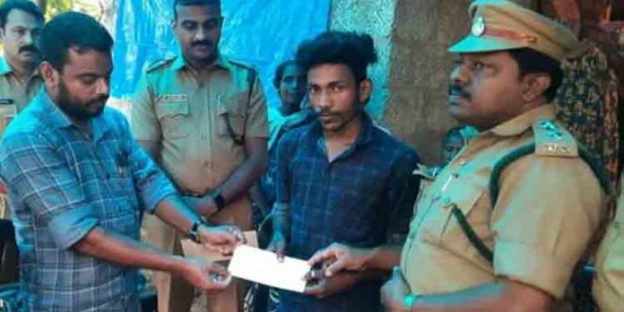 കാട്ടാന ആക്രമണത്തില് മരിച്ച സന്തോഷിന്റെ കുടുംബത്തിന് അടിയന്തിര സഹായം നല്കി കാട്ടാന ആക്രമണത്തില് മരിച്ച സന്തോഷിന്റെ കുടുംബത്തിന് അടിയന്തിര സഹായം നല്കി
