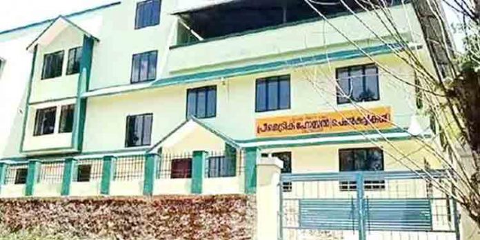 ഹോസ്റ്റല് തുറക്കുന്നതിലെ കാലതാമസം ; വിദ്യാര്ത്ഥികള് ദുരിതത്തില് ഹോസ്റ്റല് തുറക്കുന്നതിലെ കാലതാമസം ; വിദ്യാര്ത്ഥികള് ദുരിതത്തില്