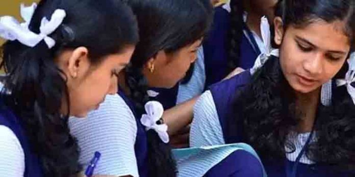 എസ്.എസ്.എല്.സി പരീക്ഷയില് തൃശൂര് ജില്ലക്ക് ഇക്കുറിയും റെക്കോഡ് വിജയം എസ്.എസ്.എല്.സി പരീക്ഷയില് തൃശൂര് ജില്ലക്ക് ഇക്കുറിയും റെക്കോഡ് വിജയം