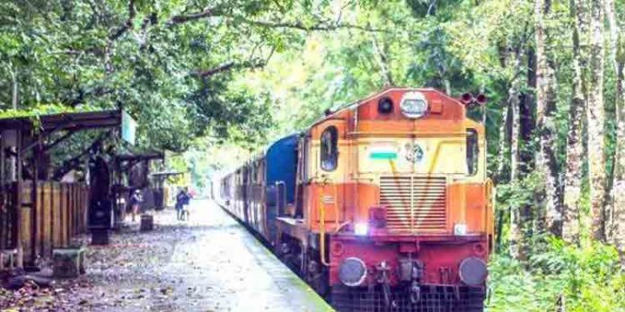നിലമ്പൂര് റൂട്ടില് കോവിഡ് കാലത്ത് നിറുത്തിവെച്ച ട്രെയിന് സര്വീസ് ഈ മാസം 20 മുതല് നിലമ്പൂര് റൂട്ടില് കോവിഡ് കാലത്ത് നിറുത്തിവെച്ച ട്രെയിന് സര്വീസ് ഈ മാസം 20 മുതല്