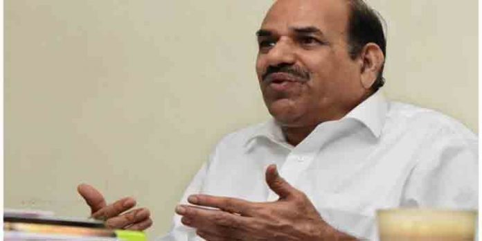 പാര്ട്ടി ഊരാക്കുടുക്കില്പ്പെട്ടു ; കൊടിയേരി മലക്കം മറിഞ്ഞു വിമാനത്തില് വധശ്രമം പാര്ട്ടി ഊരാക്കുടുക്കില്പ്പെട്ടു ; കൊടിയേരി മലക്കം മറിഞ്ഞു വിമാനത്തില് വധശ്രമം