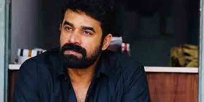കേസ് ഒഴിവാക്കാന് വിജയ് ബാബു ഒരു കോടി രൂപ വാഗ്ദ്ധാനം ചെയ്തതായി പരാതിക്കാരി കേസ് ഒഴിവാക്കാന് വിജയ് ബാബു ഒരു കോടി രൂപ വാഗ്ദ്ധാനം ചെയ്തതായി പരാതിക്കാരി