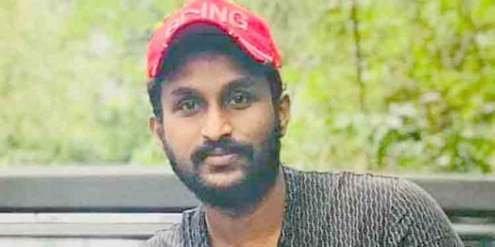 കപ്പല് അറ്റകുറ്റപ്പണിക്കിടെ കോന്നി സ്വദേശിയടക്കം രണ്ടു പേര് വെള്ളത്തില് വീണ് മരിച്ചു കപ്പല് അറ്റകുറ്റപ്പണിക്കിടെ കോന്നി സ്വദേശിയടക്കം രണ്ടു പേര് വെള്ളത്തില് വീണ് മരിച്ചു