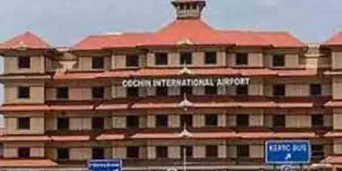 പാസ്പോര്ട്ടില് കൃത്രിമം കാണിച്ച് കൊച്ചി വിമാനത്താവളം വഴി വിദേശത്തേക്കു പോകാന് ശ്രമിച്ച ഏഴു സ്ത്രീകള് പിടിയില് പാസ്പോര്ട്ടില് കൃത്രിമം കാണിച്ച് കൊച്ചി വിമാനത്താവളം വഴി വിദേശത്തേക്കു പോകാന് ശ്രമിച്ച ഏഴു സ്ത്രീകള് പിടിയില്
