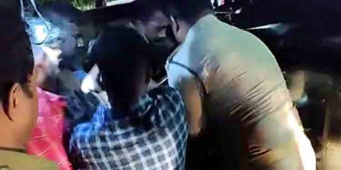 കാര് പോസ്റ്റിലിടിച്ച് അപകടം ; യുവാവ് മരിച്ചു കാര് പോസ്റ്റിലിടിച്ച് അപകടം ; യുവാവ് മരിച്ചു