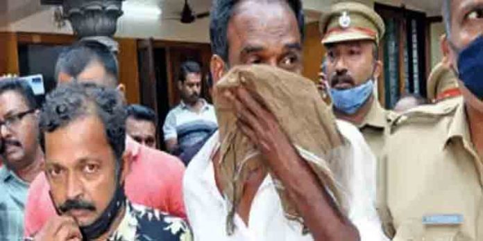 മാവേലിക്കരയില് ആളില്ലാത്ത വീട്ടില് നിന്ന് സ്വര്ണവും പണവും കവര്ന്ന കേസില് രണ്ടു പേരെ പോലീസ് അറസ്റ്റു ചെയ്തു മാവേലിക്കരയില് ആളില്ലാത്ത വീട്ടില് നിന്ന് സ്വര്ണവും പണവും കവര്ന്ന കേസില് രണ്ടു പേരെ പോലീസ് അറസ്റ്റു ചെയ്തു
