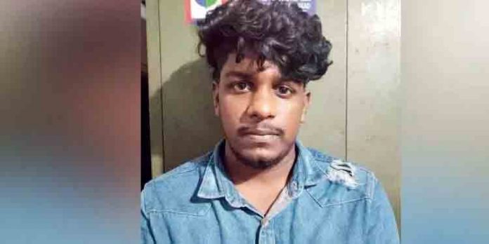 മൊബൈല് കട കുത്തിത്തുറന്ന് സ്മാര്ട്ട് ഫോണുകള് കവര്ന്ന കേസില് യുവാവ് അറസ്റ്റില് മൊബൈല് കട കുത്തിത്തുറന്ന് സ്മാര്ട്ട് ഫോണുകള് കവര്ന്ന കേസില് യുവാവ് അറസ്റ്റില്