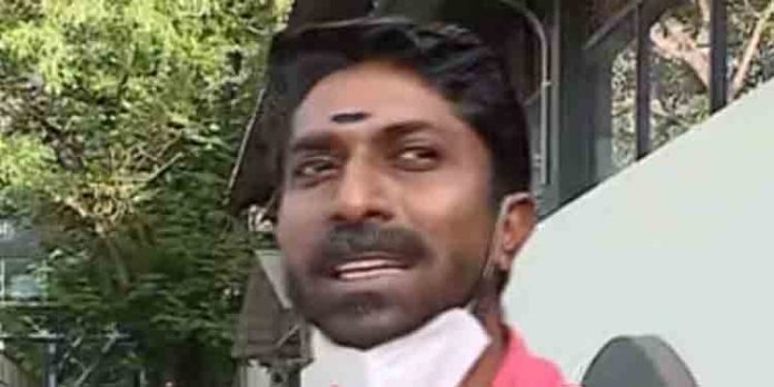 വൃക്കയടങ്ങിയ പെട്ടി എടുത്ത് ആശുപത്രിയിലേക്ക് ഓടിയയാളെ തിരിച്ചറിഞ്ഞു വൃക്കയടങ്ങിയ പെട്ടി എടുത്ത് ആശുപത്രിയിലേക്ക് ഓടിയയാളെ തിരിച്ചറിഞ്ഞു