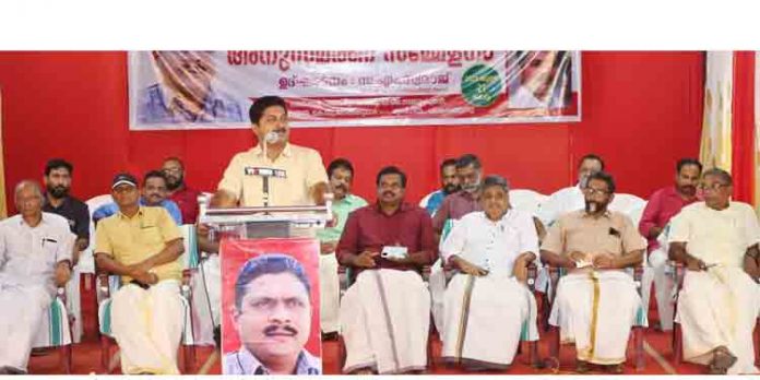 രാജ്യം നേരിടുന്നത് ചരിത്രത്തിലെ ഏറ്റവും ആഴമേറിയ വെല്ലുവിളി : എം സ്വരാജ് രാജ്യം നേരിടുന്നത് ചരിത്രത്തിലെ ഏറ്റവും ആഴമേറിയ വെല്ലുവിളി : എം സ്വരാജ്